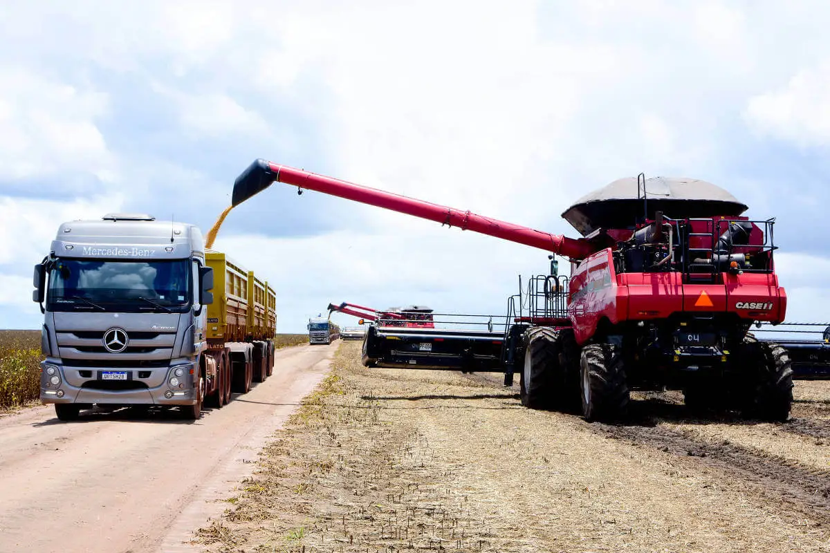 Imagem da notícia - Venda de caminhões e maquinários avança 50% mesmo com crise de peças